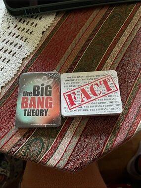 Warner Bros. The Big Bang Theory - Red, Black, White replacement decks 2